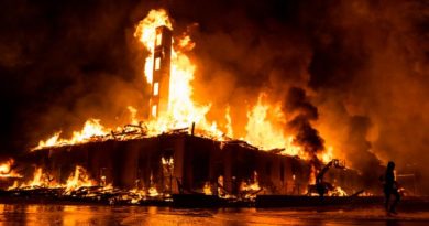 Une seule étincelle peut déclencher un incendie de commissariat (For the People – Twin Cities) Une seule étincelle peut déclencher un incendie de commissariat (For the People – Twin Cities)
